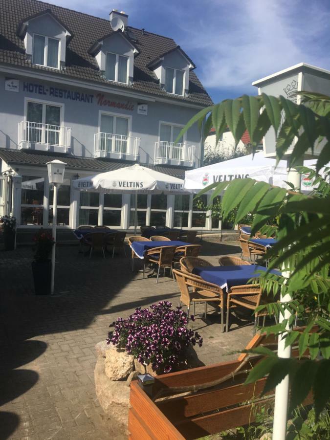 Schildow Hotel Restaurant Normandie מראה חיצוני תמונה