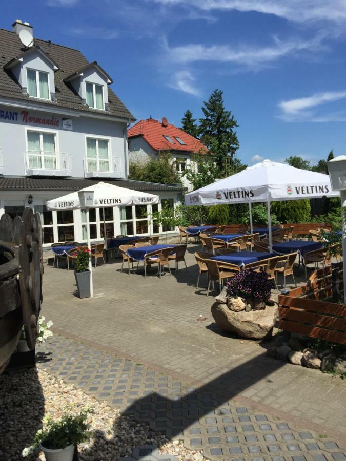 Schildow Hotel Restaurant Normandie מראה חיצוני תמונה